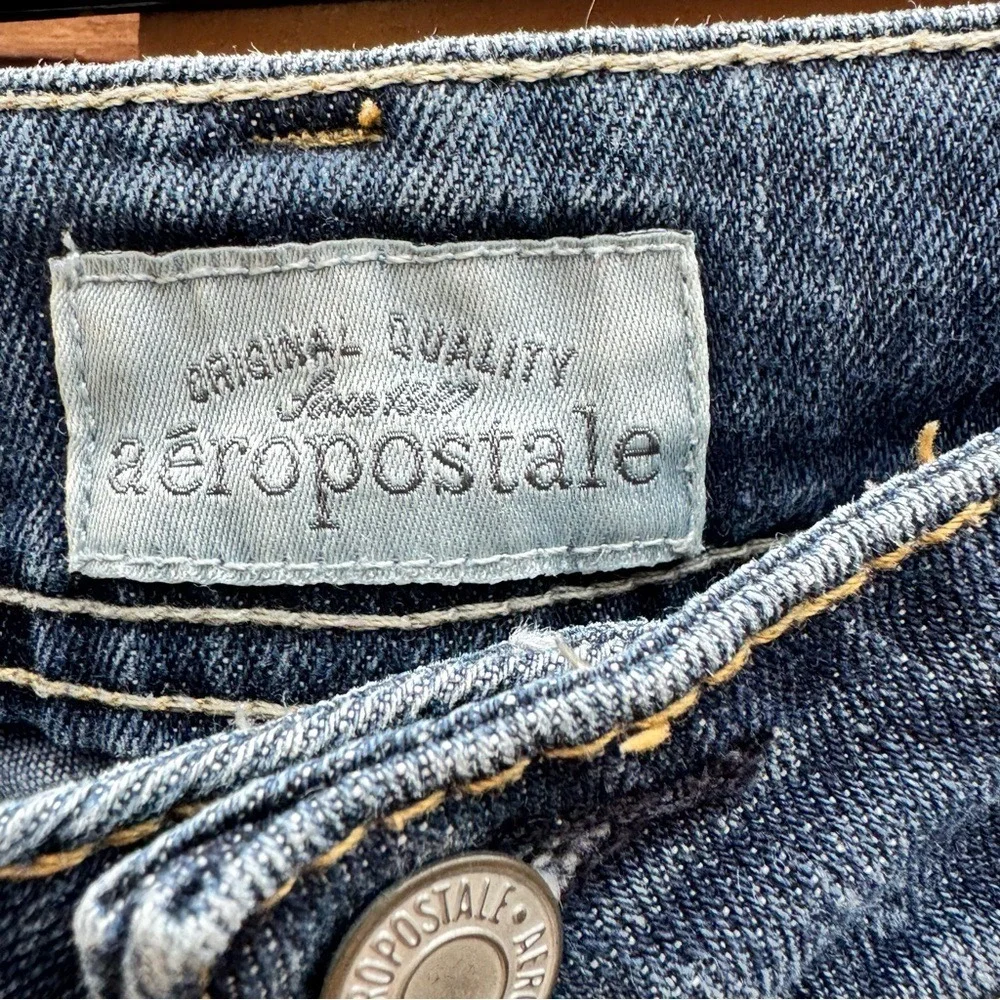 AEROPOSTALE. Hailey flare  jeans.Size 9/10-Short/Court.5 pockets. Zip. Inseam 29